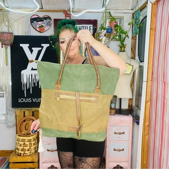 Green and Tan Structured Tote with Gold Hardware - Picture 2 of 16